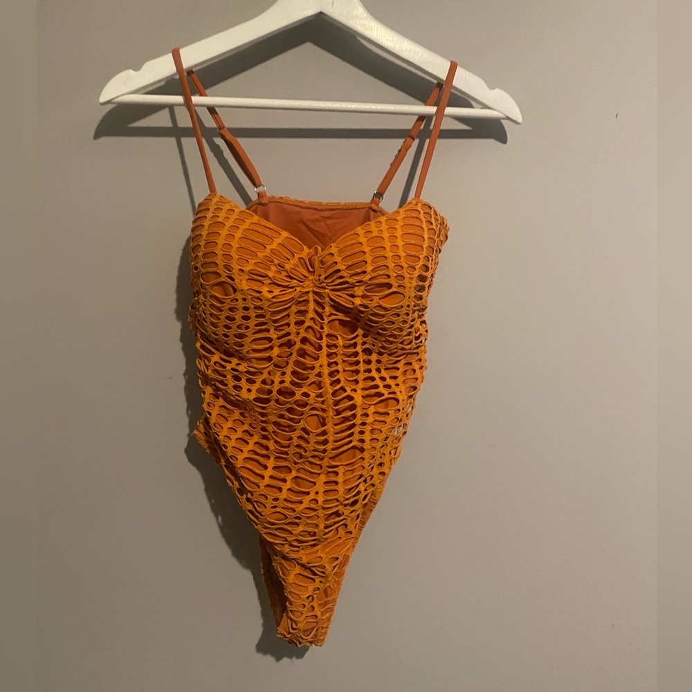 Matte Swim collection padded one piece swimsuit Size‎ medium